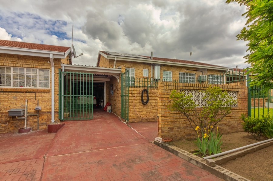 3 Bedroom Property for Sale in Uitsig Free State